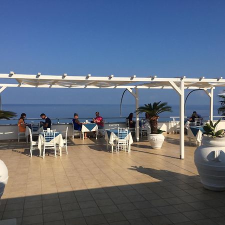 Отель La Porta Del Mare Тропея Экстерьер фото